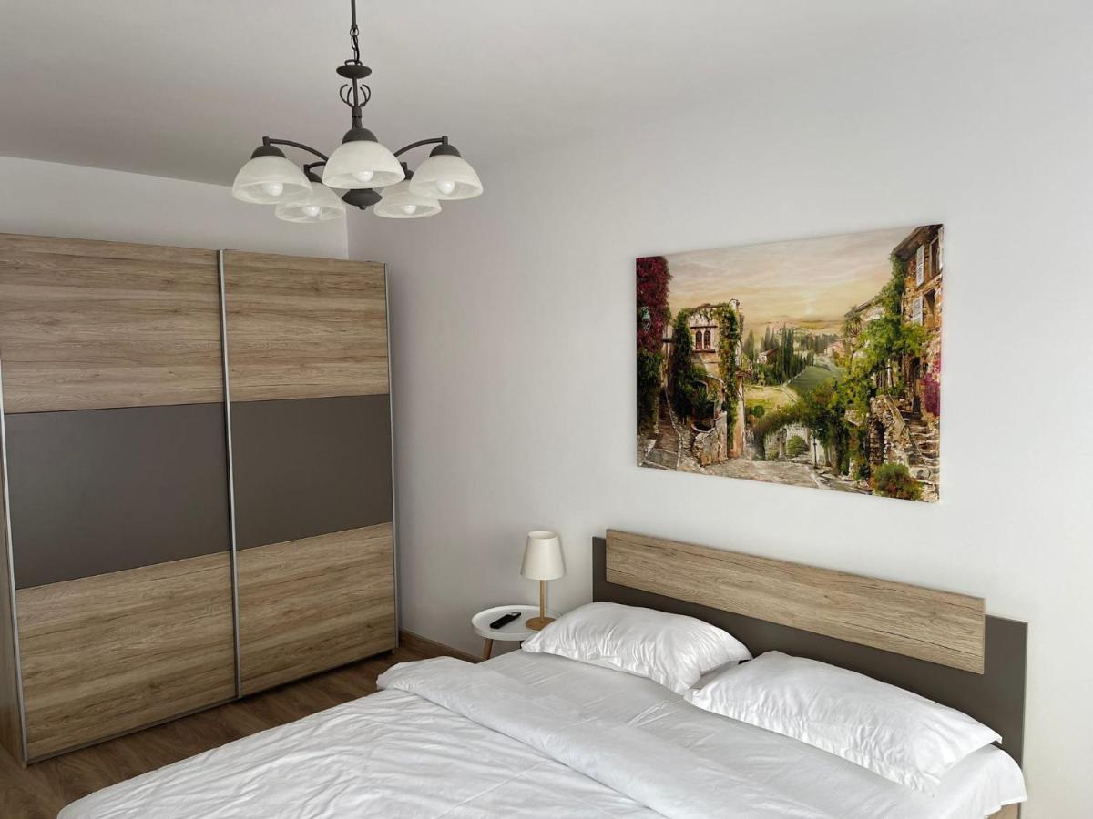 Angels Apartment 2 Oradea Ngoại thất bức ảnh
