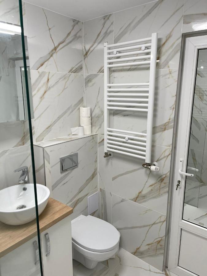 Angels Apartment 2 Oradea Ngoại thất bức ảnh